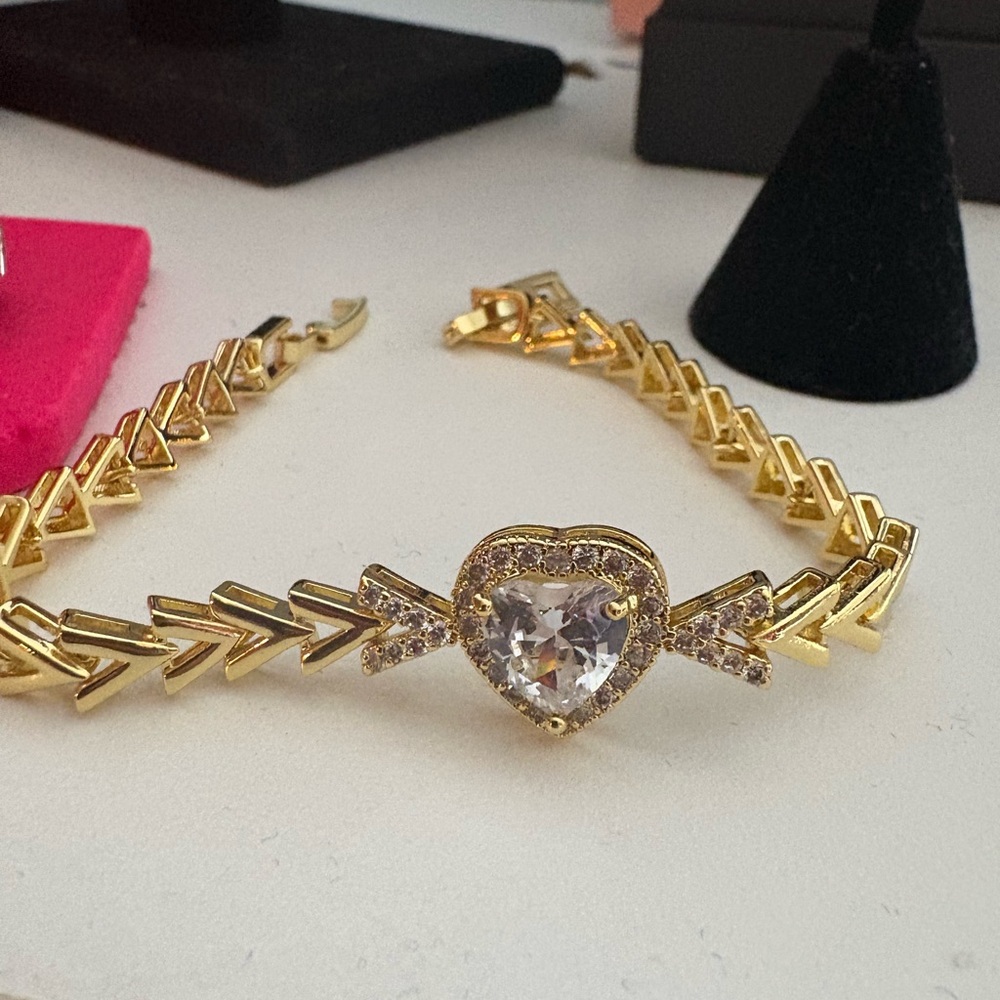 Gold Heart Arrow Bracelet